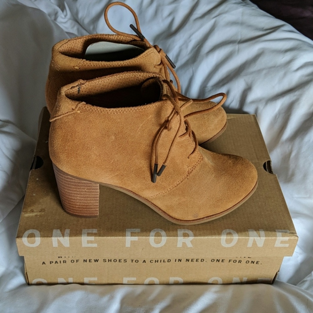 Toms Lunata Lace-Up in Wheat Suede